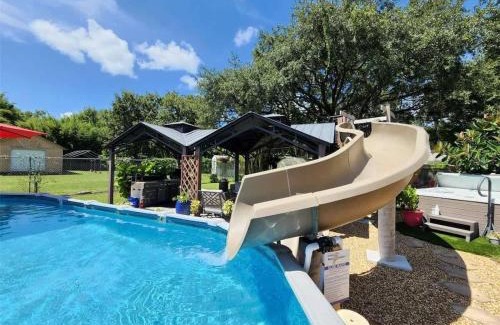 Lutz House | High end beds, SPA, Sauna, Pool