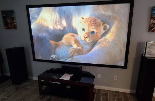 Lutz House | High end beds, SPA, Sauna, Pool