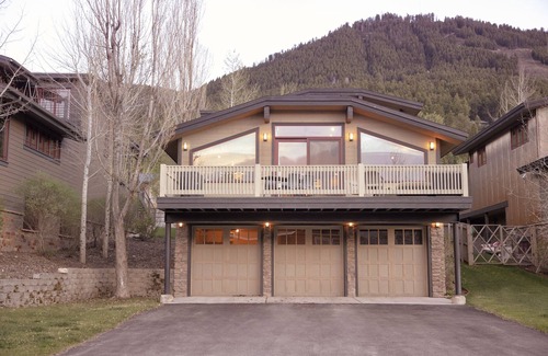 Jackson House | High End East Jackson Home - Close to Hiking Trails