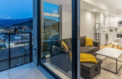 Downtown Squamish Apartment | High-End Squamish Penthouse With Mountain Views