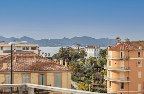 Cannes City Centre Apartment | High Floor Sea View 2Br Apt with Balcony & Garage