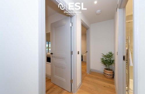 Shrewsbury Apartment | High Quality 2 Bedroom Church Apartment 5 Mins to Town Centre - Free Parking