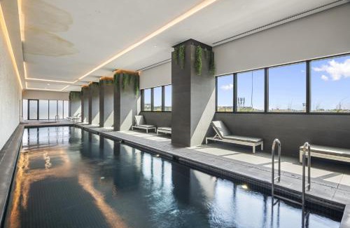 Box Hill Apartment | High-Rise 3-Bed Apartment with Premium Amenities