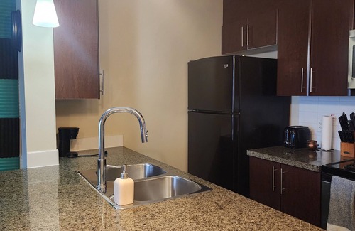 Strathcona Condo | High-Rise Condo with water View | Near Stadiums