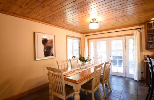 Country Club Estates House | High Sierra Escape - Cozy, Spacious Mountain Home