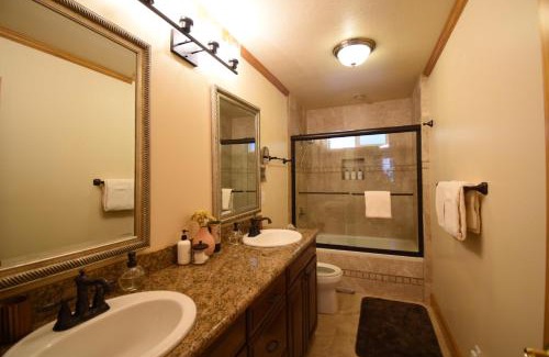 Country Club Estates House | High Sierra Escape - Cozy, Spacious Mountain Home