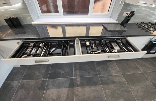 Coombe Vale House | High Spec Large 6 Bedroom House