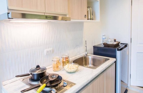 Talat Nuea Condo | High Speed WiFi Nature Light Bright and Clean Apartment