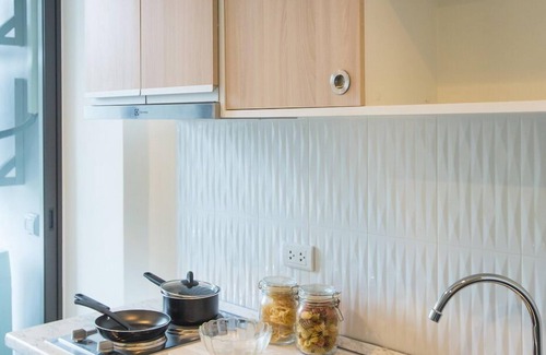 Talat Nuea Condo | High Speed WiFi Nature Light Bright and Clean Apartment