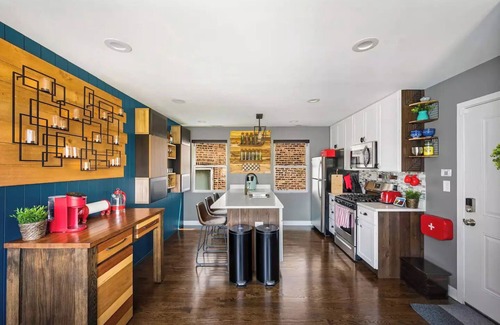 Lower West Side Condo | High-Style Oasis in Heart of Chicago + Free EV Charger!n