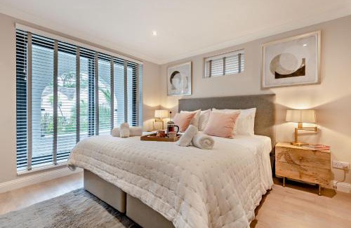 Sandbanks Villa | High Tides Elegant & Modern 4-Bedroom Villa in Sandbanks