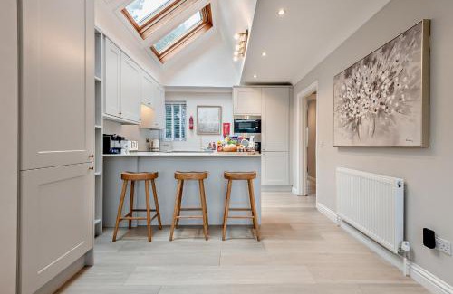 Sandbanks Villa | High Tides Elegant & Modern 4-Bedroom Villa in Sandbanks