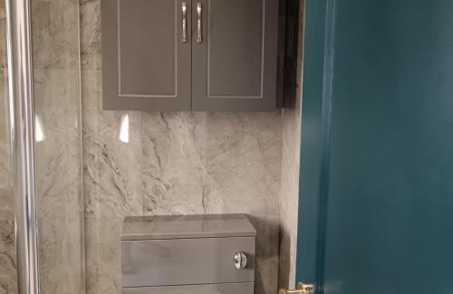High Wycombe Apartment | High Wycombe 1-Bed Apt Sleeps 3 & Private Parking