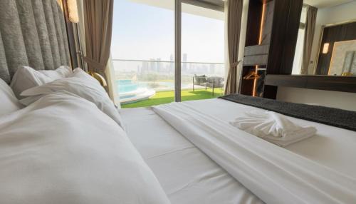 Palm Jumeirah Apartment | Highend Azure 1BR Sea View and Private Beach with Pool Access