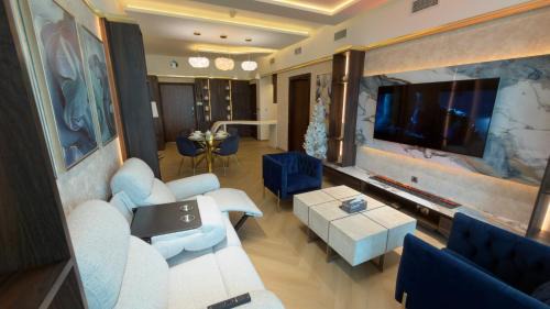 Palm Jumeirah Apartment | Highend Azure 1BR Sea View and Private Beach with Pool Access