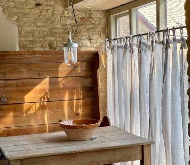 Duns Tew House | Highend Cotswold Barn near Soho Farmhouse & Daylesford