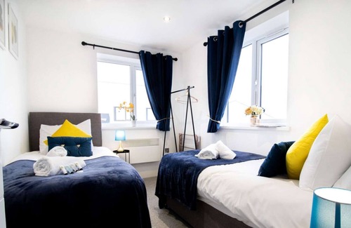 Swindon Apartment | Highfield Serviced Apartment - 2 bedrooms, Free Parking, WIFI & Netflix