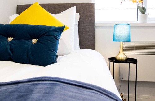 Swindon Apartment | Highfield Serviced Apartment - 2 bedrooms, Free Parking, WIFI & Netflix