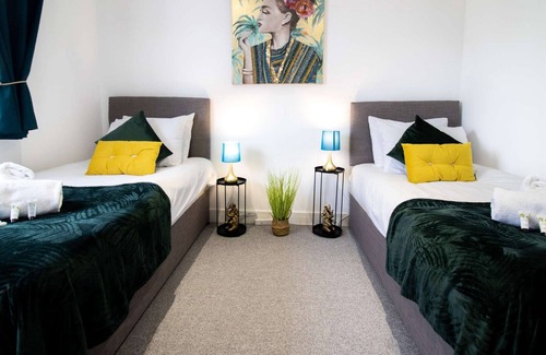 Swindon Apartment | Highfield Serviced Apartment - 2 bedrooms, Free Parking, WIFI & Netflix
