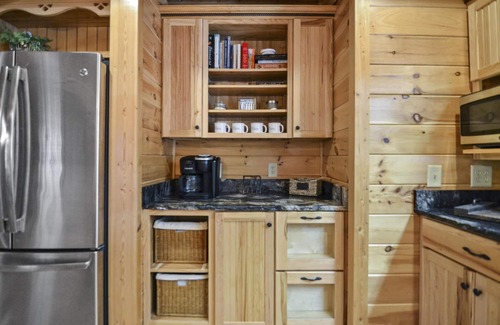 Blairsville Cabin | Highland Haven - 4200+ sf w/Hot Tub | Long Range Views | Billiards/Ping Pong