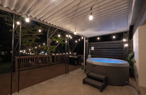 Knoxville House | Highland Hideout 10 mins from UT