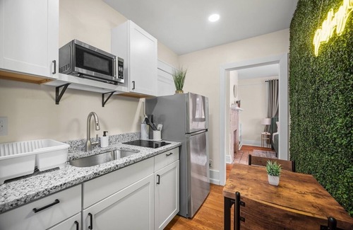 Pittsburgh Apartment | HIghland Park Heritage Studio