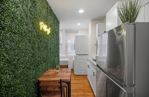 Pittsburgh Apartment | HIghland Park Heritage Studio