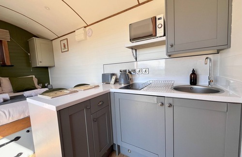 Rhayader Cottage | Highland View - a shepherds hut that sleeps 2 guests in 1 bedroom