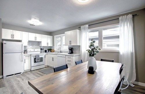 Northeast Edmonton House | Highlands Beautiful Main Floor