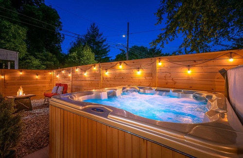 Cherokee Triangle House | Highlands Magic! 5 bed, 2 ba, HOT TUB!