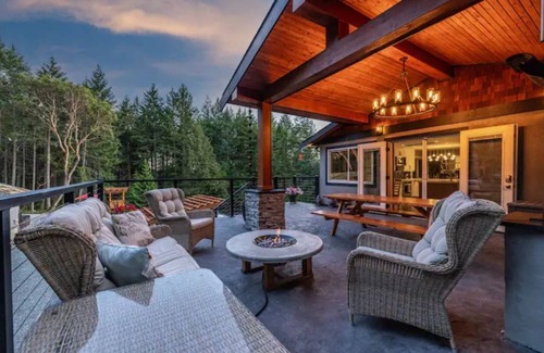 Highlands House | Highlands Oasis BCnn