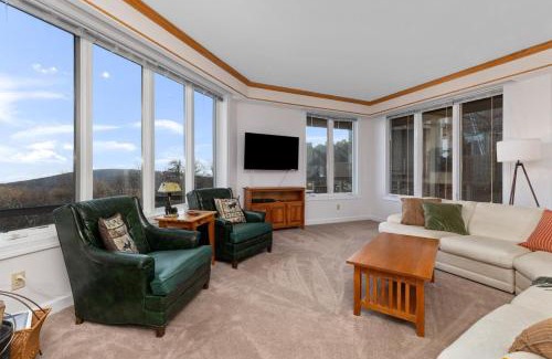 Chestnut Springs House | Highridge Court 19 with Wintergreen Advantage