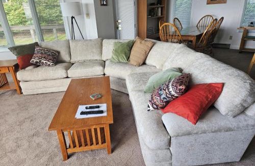 Chestnut Springs House | Highridge Court 19 with Wintergreen Advantage