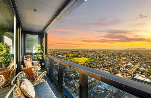 Box Hill Apartment | Highrise Luxury Penthouse Spectacular Views