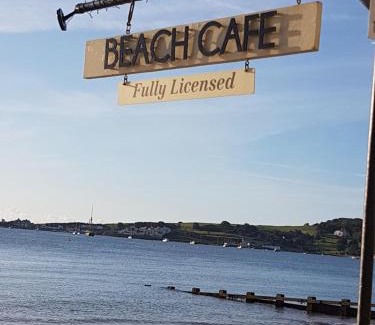 Swanage Apartment | HighTide - 2 bed with parking, balcony & sea view.