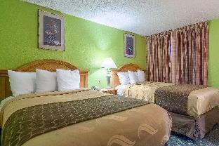 Paris Hotel | Highway Inn