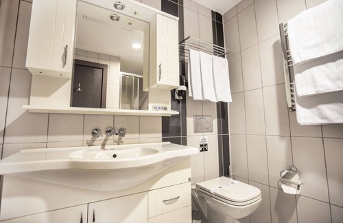 Elmalik Hotel | Highway Otel