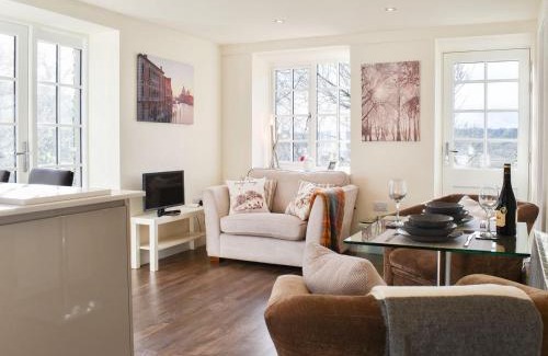 Waterhead House | Highwood Cottage