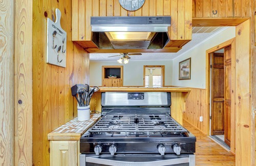 Sulphur Cabin | Hike, Fish & Explore: Family Cabin in Sulphur!