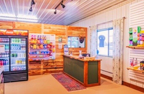 Cassville RV Rental | Hike, Fish, Glamp, Repeat near Roaring River Park