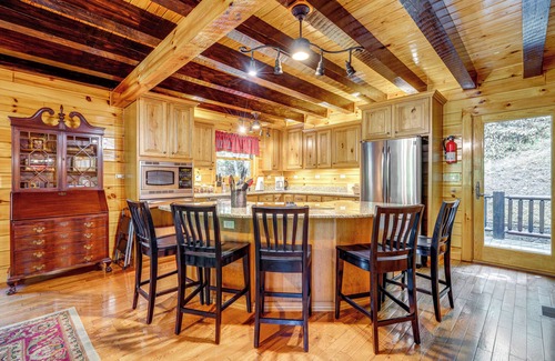 Burnsville Cabin | Hike, Fish & Golf: Burnsville Retreat w/Deck!