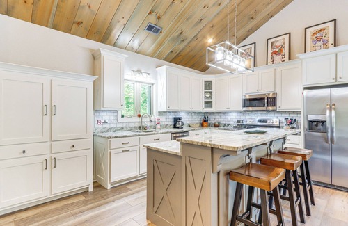 Tarheel House | Hike, Fish & Kayak: Murphy Gem w/Deck & Fire Pit