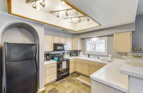 North Mountain House | Hike & Golf! Townhouse w/Resort Perks in PHX