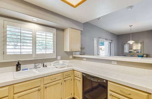 North Mountain House | Hike & Golf! Townhouse w/Resort Perks in PHX