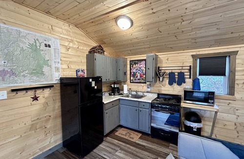 Primrose Cabin | Hiker's Midnight |RRG|WiFi| Nearby Attractions