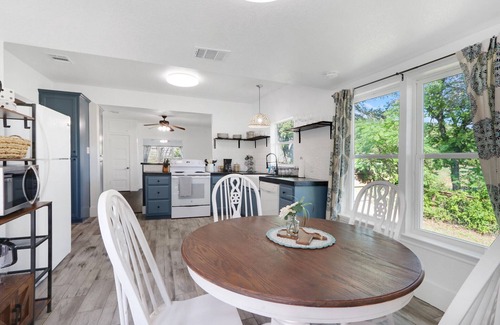 Canyon Lake Cottage | Hill Country Cottage | Near River & Lake, Deck, Sleeps 10, Family-Friendly