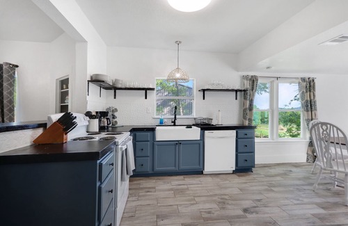 Canyon Lake Cottage | Hill Country Cottage | Near River & Lake, Deck, Sleeps 10, Family-Friendly