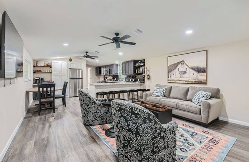 Spicewood Cottage | Hill Country Escape for Couples Sleeps 6