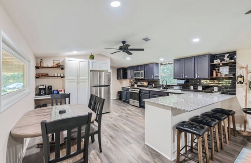 Spicewood Cottage | Hill Country Escape for Couples Sleeps 6