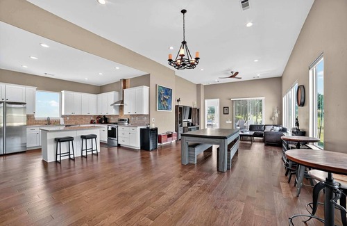 Horseshoe Bay West House | Hill Country Retreat & Casita